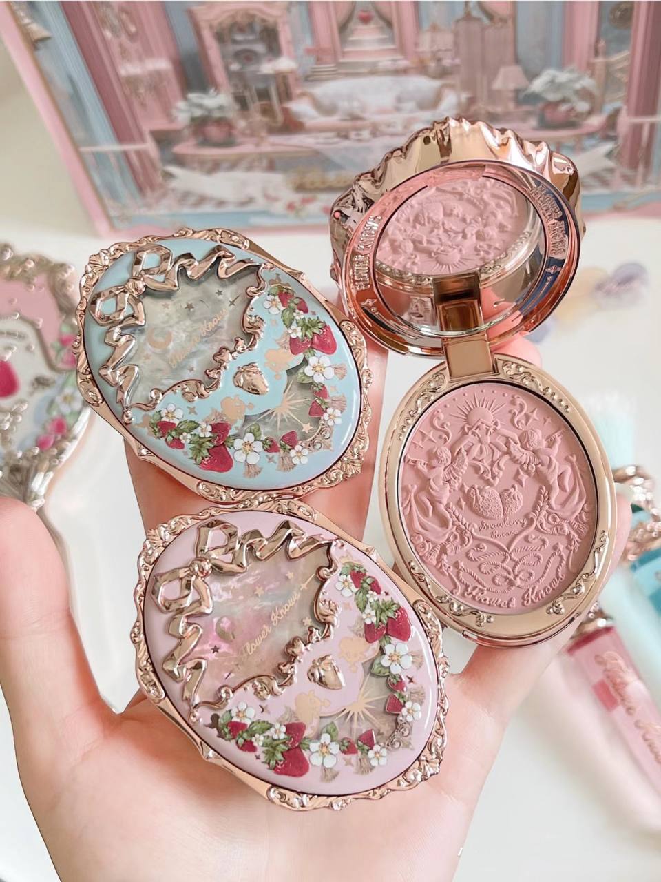 Phấn Má Siêu Xinh Flower Knows Strawberry Rococo Series Embossed Blush